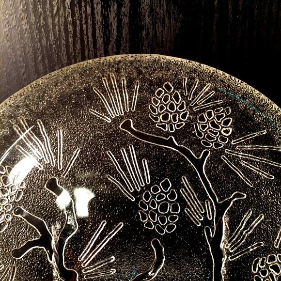 2 Tiara Ponderosa Pine Individual Small Luncheon 8" Plates PineCone Clear Embos - Picture 2 of 5